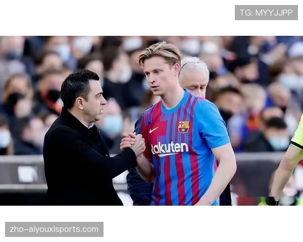 巴萨队长德容围裁判索要说法 国家德比冲突瞬间暴露情绪管理问题